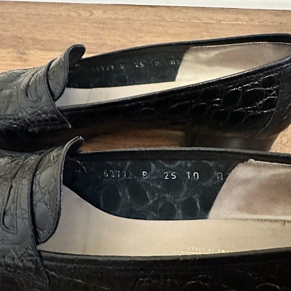 Salvatore Ferragamo | Black Crocodile Pattern Loafers - Picture 5 of 13